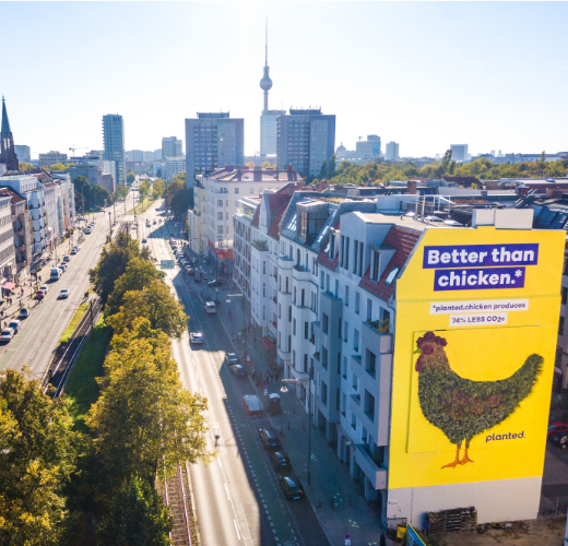 Das Food Tech Start-up Planted Foods sorgt mit Riesenhuhn aus Pflanzen in Berlin für Aufsehen